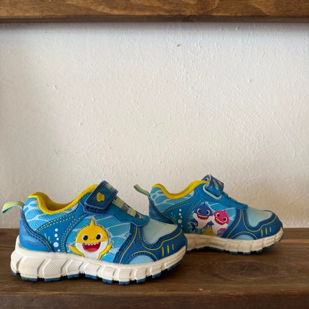 Baby Shark Toddler Sneakers Size 6 Blue Hook & Loop Nickelodeon Pinkfong